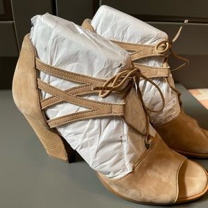 Suede block heel sandal with tie